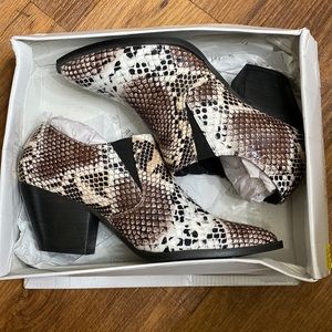 ARider💜Girl Snakeskin Shooties